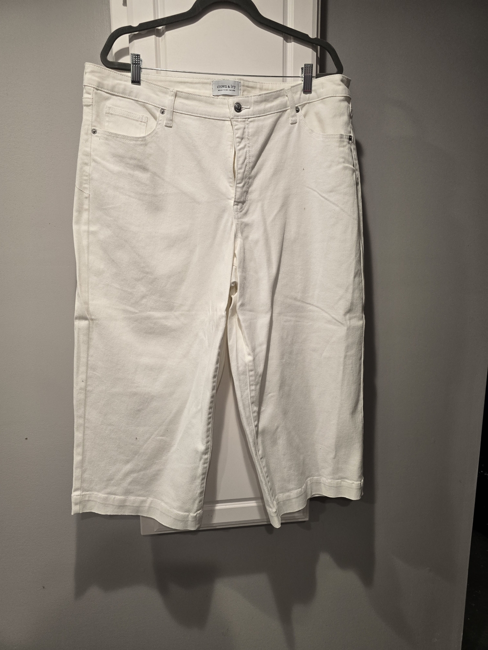 crown & ivy White Wide Leg Ankle Cropped Jeans